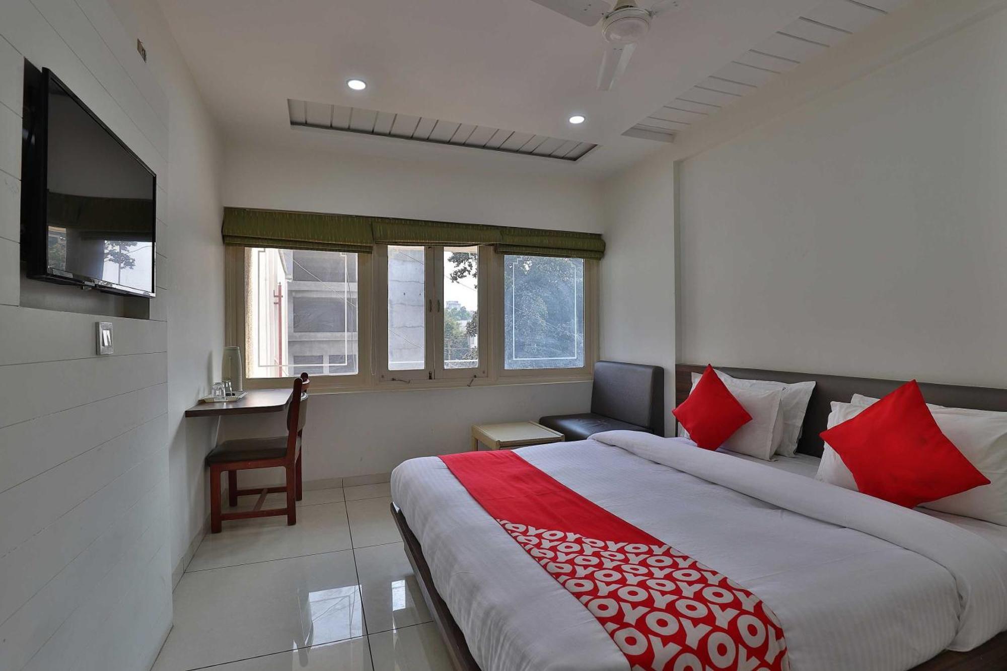 Collection O Panchsheel Hotell Vadodara Exteriör bild