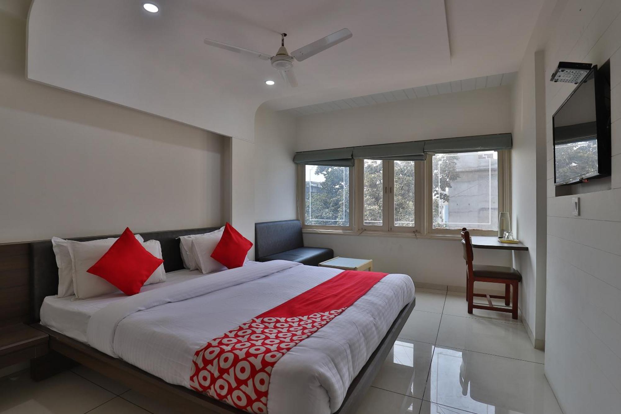 Collection O Panchsheel Hotell Vadodara Exteriör bild