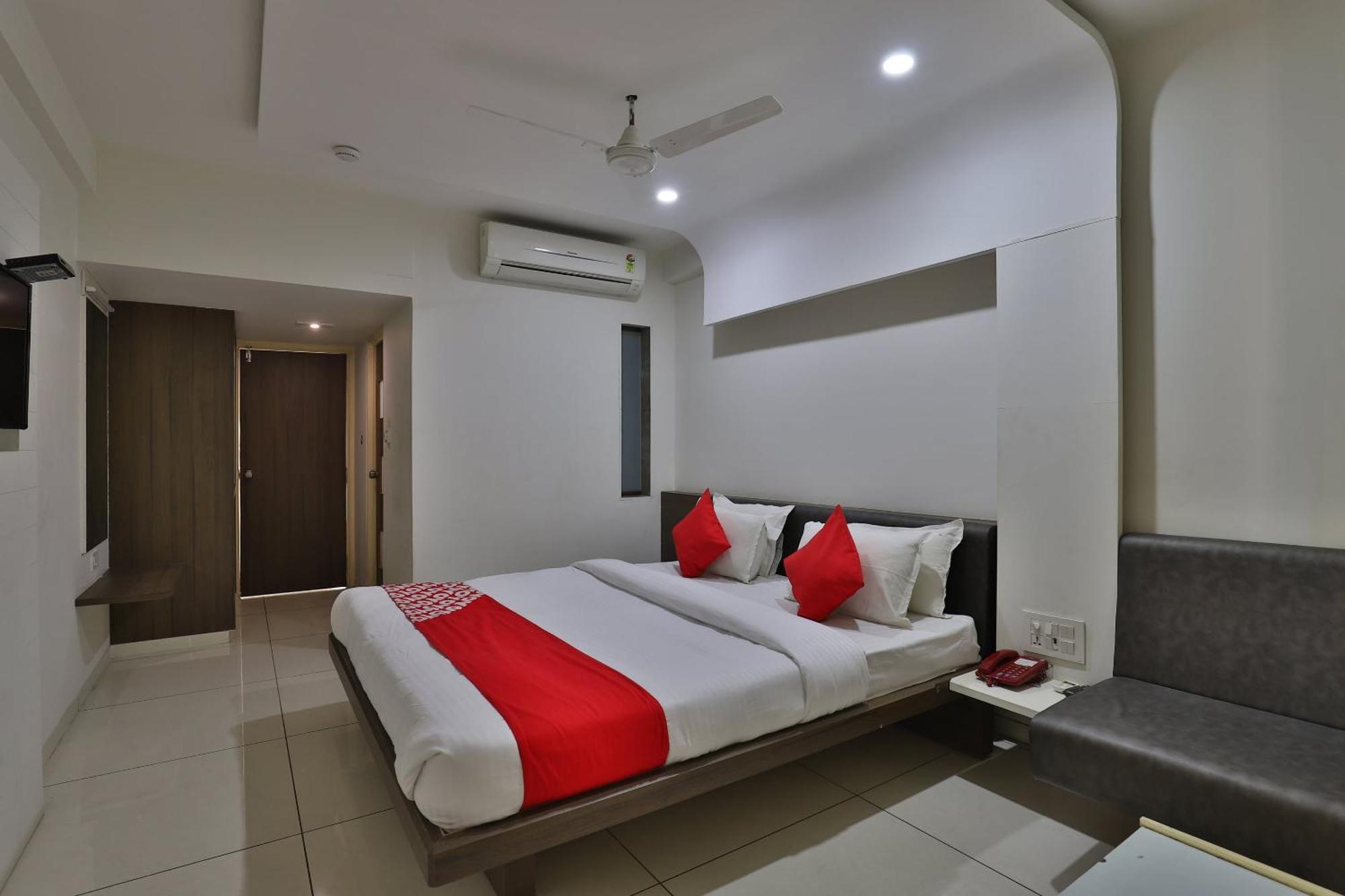 Collection O Panchsheel Hotell Vadodara Exteriör bild