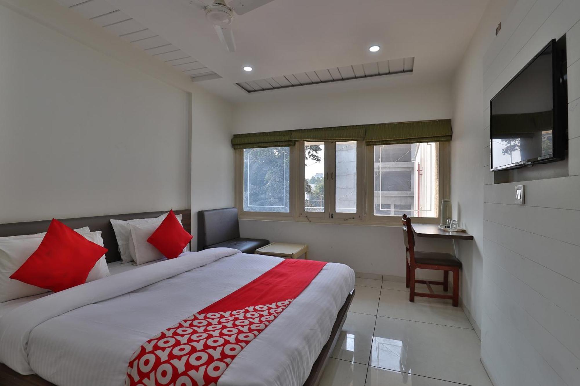 Collection O Panchsheel Hotell Vadodara Exteriör bild