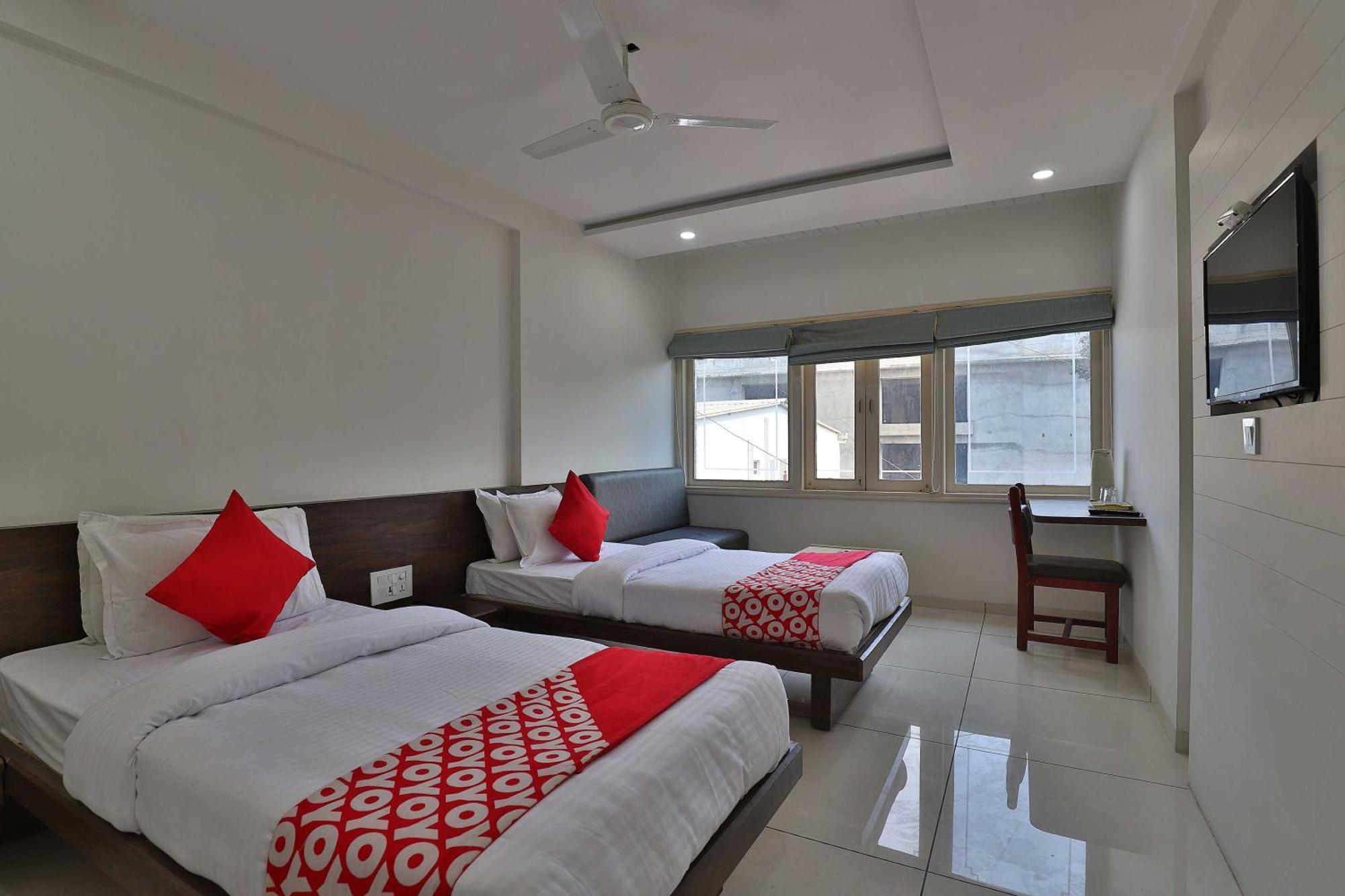 Collection O Panchsheel Hotell Vadodara Exteriör bild