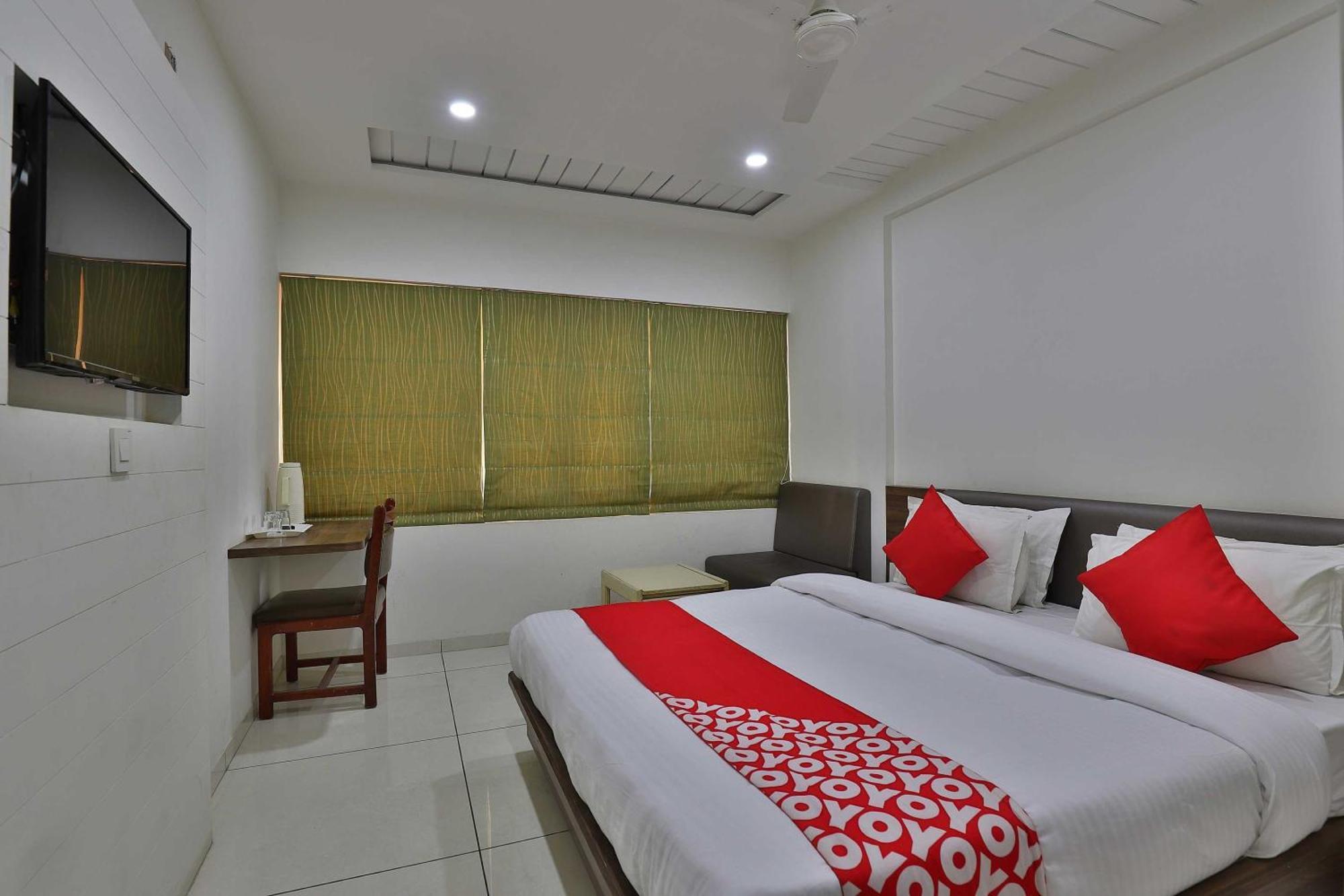 Collection O Panchsheel Hotell Vadodara Exteriör bild
