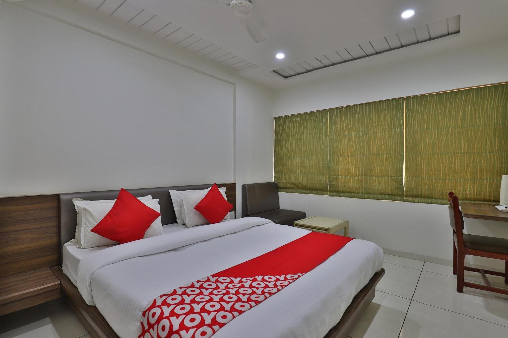 Collection O Panchsheel Hotell Vadodara Exteriör bild